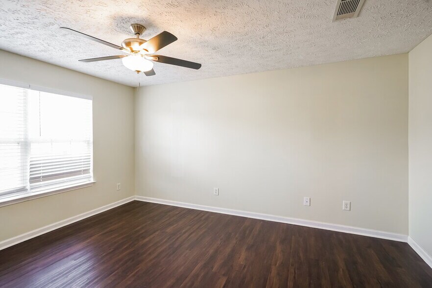 Building Photo - 305 Indian Park Dr