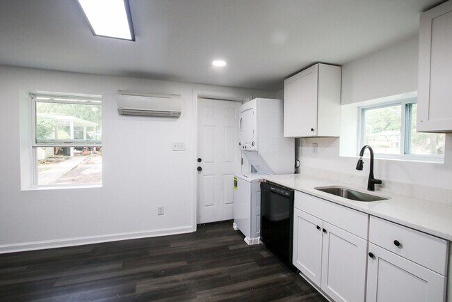Building Photo - Adorable New Build 1-Bedroom Apartment