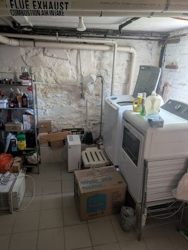 Building Photo - 125 1/2 Spring St