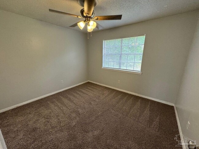 Building Photo - 407 Schubert Dr