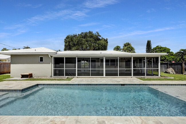 Building Photo - 800 SW 12th Ave