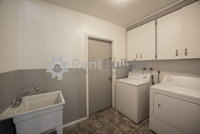 Building Photo - CALL US TODAY AT (505) 808-6467 TO SCHEDUL...