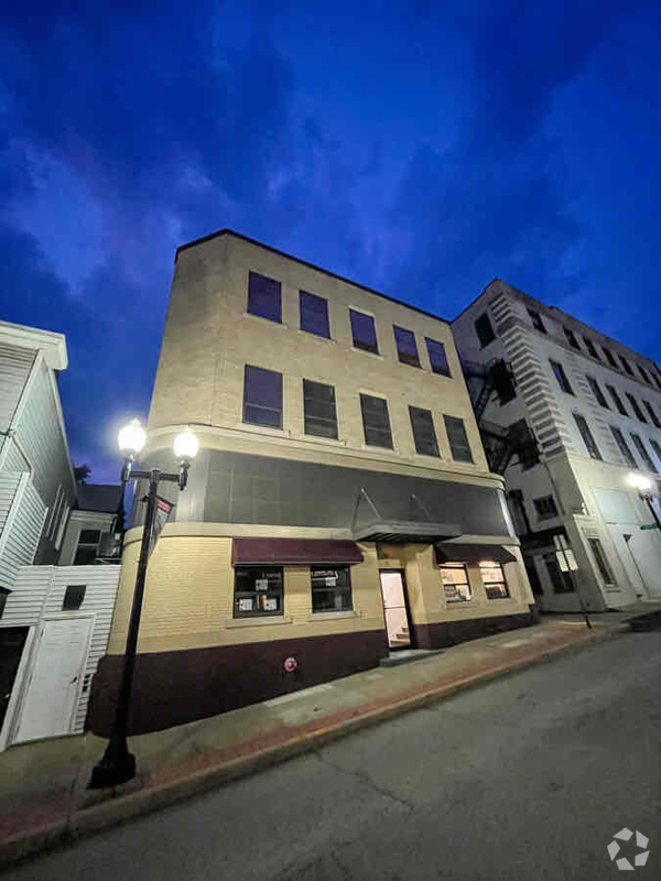Building Photo - 17 W 2nd St