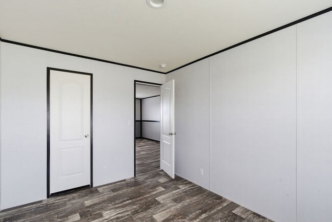 Building Photo - 303 Mesa Rdg