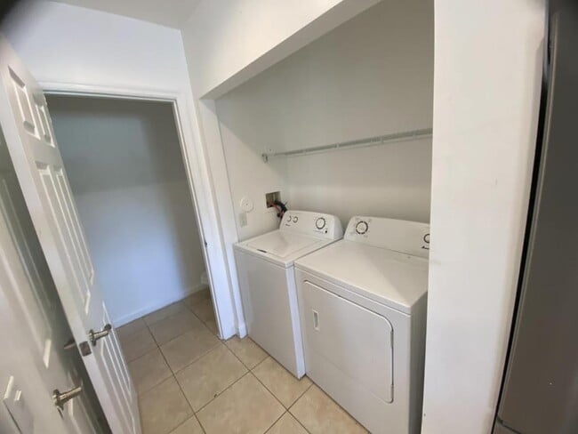 Building Photo - 820 NW 2nd Ave