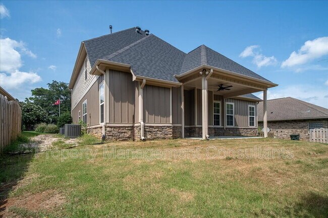 Building Photo - 2903 Magnolia Park Drive Southeast
