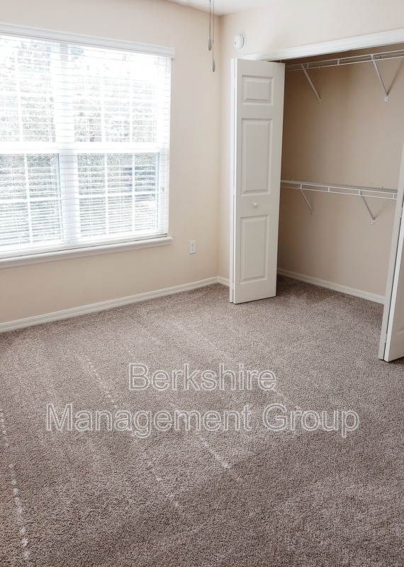 Building Photo - 1012 Dossey Oaks Ln