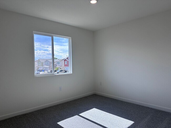 Building Photo - Beautiful 2024 Built 3 bed 2 bath!