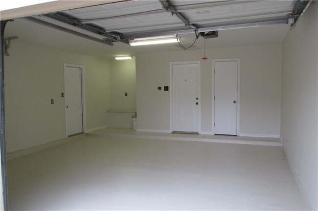 Building Photo - 404 Tanglewood Dr
