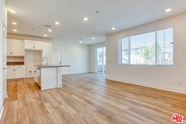 Building Photo - 5603 Kate Way