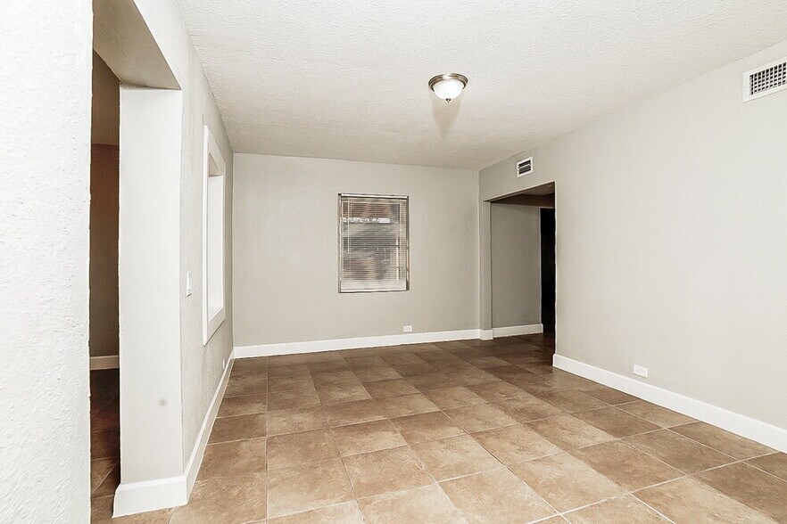 Building Photo - 16401 NW 21st Ave