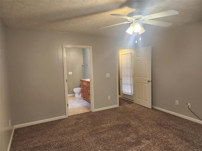 Building Photo - 406 James Ct