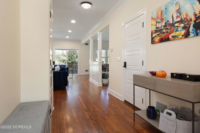 Building Photo - 159 Hulick St