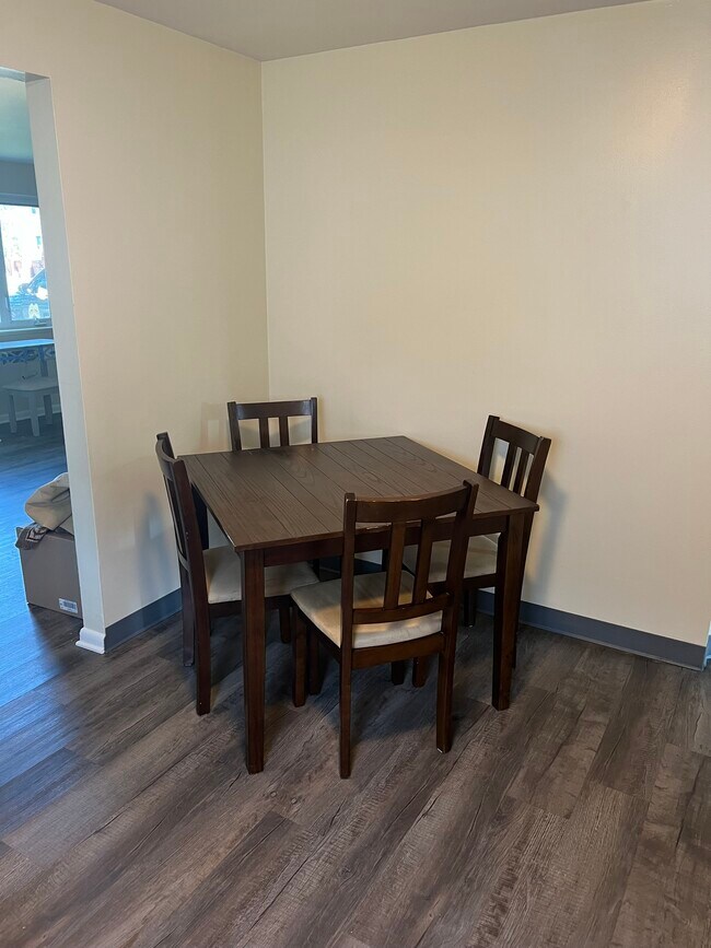 KITCHEN DINING - 46 Strasbourg Dr
