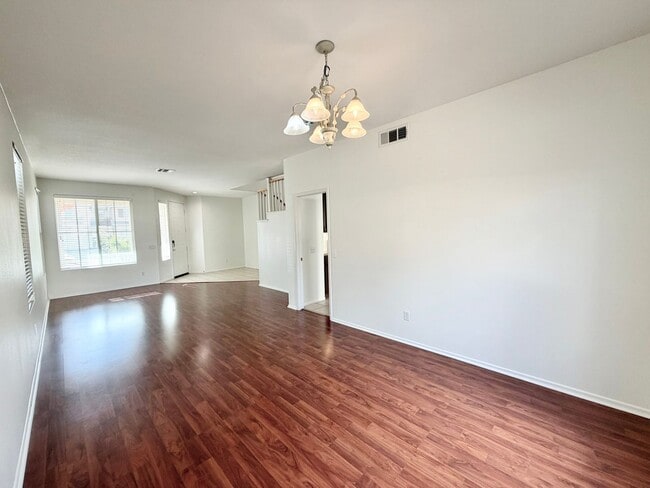 Building Photo - Spacious Oak Creek Cul-de-Sac Home with 5 Bedrooms & 3-Car Garage