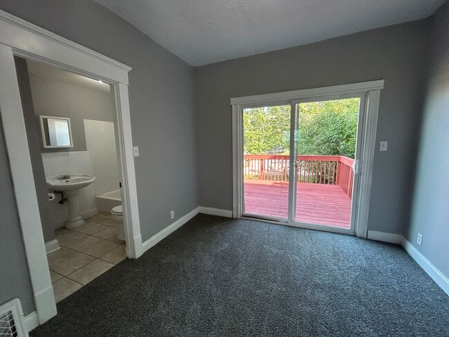 Building Photo - 3 Bedroom 2 Bath House in Moline with a Bo...