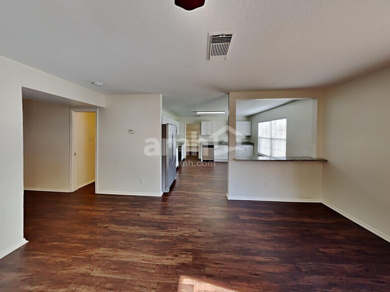 Building Photo - 5043 Viking Coral