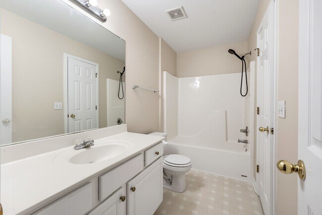 Building Photo - 181 Stoneforest Dr