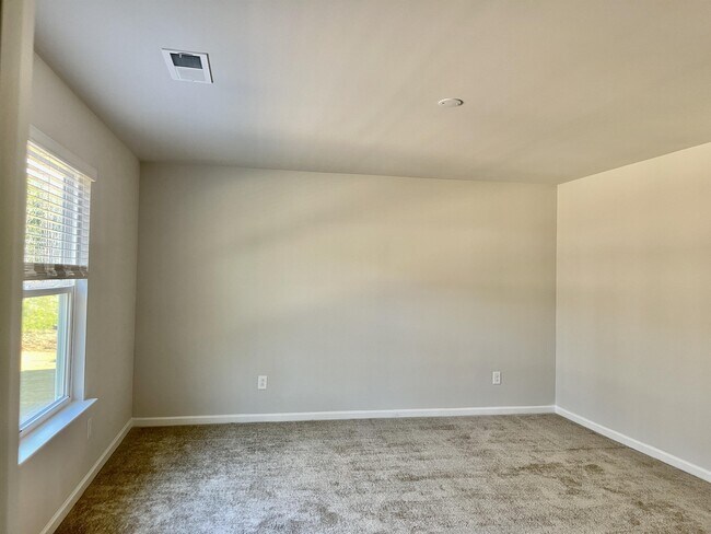 Building Photo - 5899 Wheeler Ridge Rd