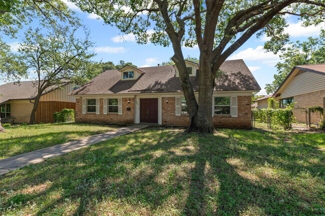 Building Photo - WELCOME TO OAK PARK ESTATES