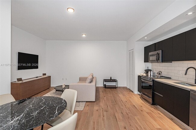 Building Photo - 398 NE 5th St