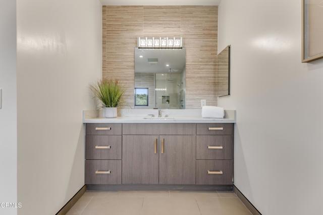 Building Photo - 12480 Viewcrest Rd