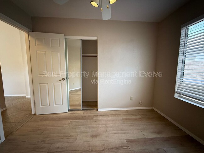 Building Photo - 6814 W Louise Dr
