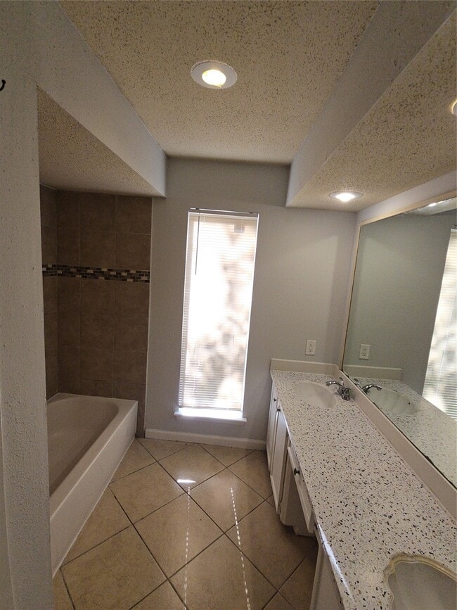 Building Photo - 11231 Glenforest Dr