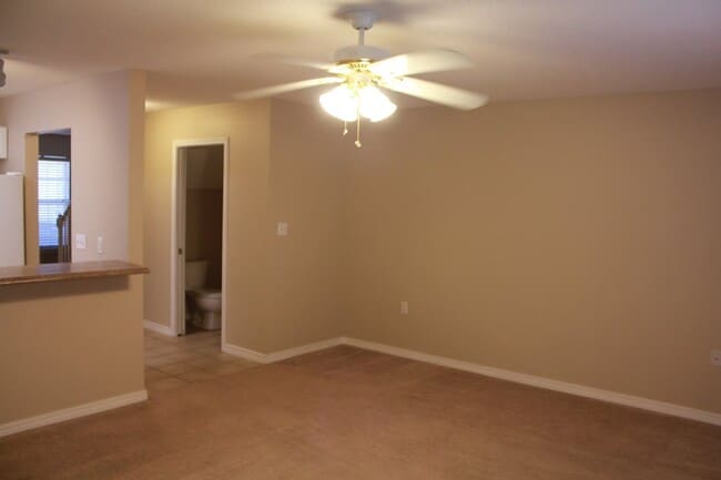 Building Photo - 976 Scenic Oak Ln