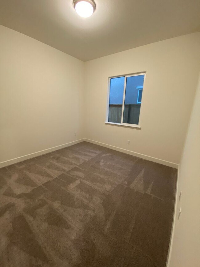 Building Photo - 4989 Gold Rush Dr