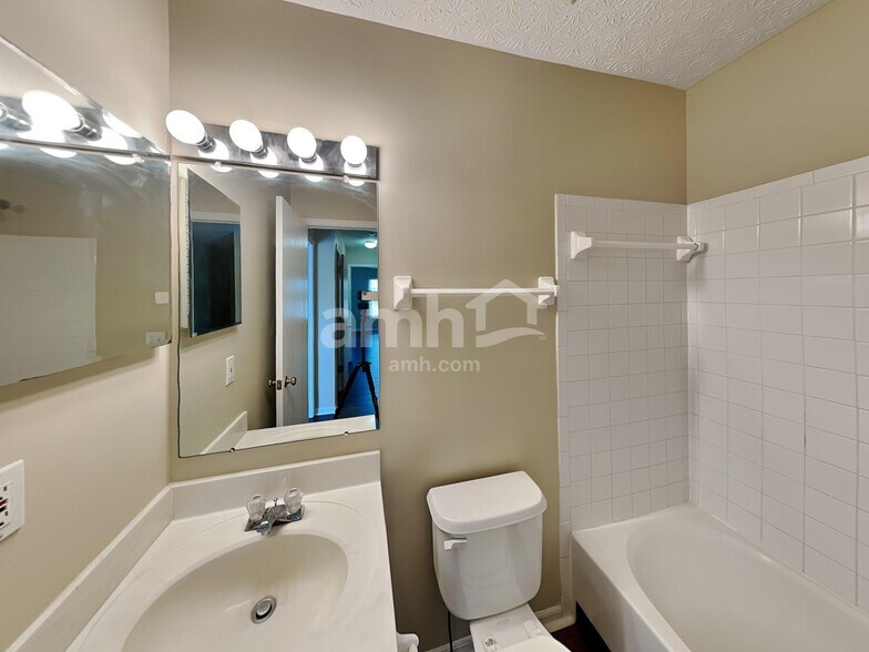 Building Photo - 2268 Maribeth Pl