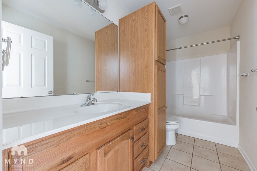 Building Photo - 902 Appleby St NW