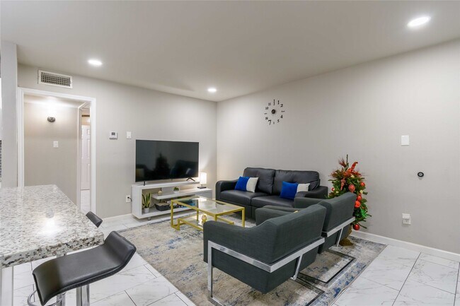 Building Photo - 8110 Albacore Dr