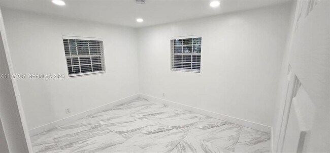 Building Photo - 4337 SW 49th St