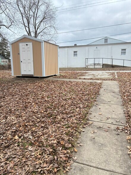 Back Walkway - 1940 Ash St