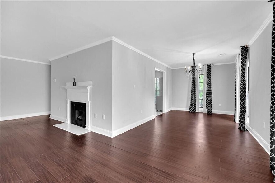 Building Photo - 1104 Pine Heights Dr NE