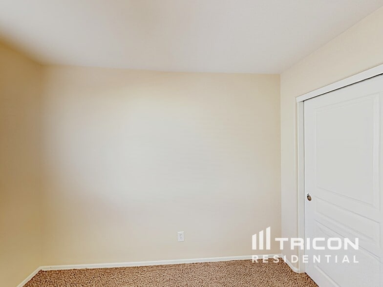 Building Photo - 30568 N Zircon Dr