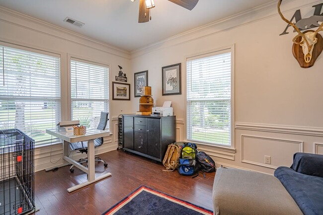 Building Photo - Forest Lakes Pooler