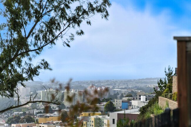 Building Photo - 1018 Ocean View Ave