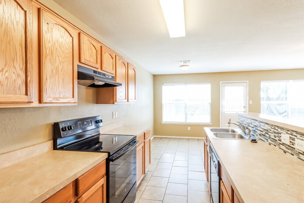 Building Photo - 1456 Pine Ln