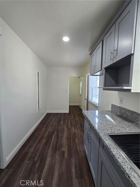 Building Photo - 260 W 18th St