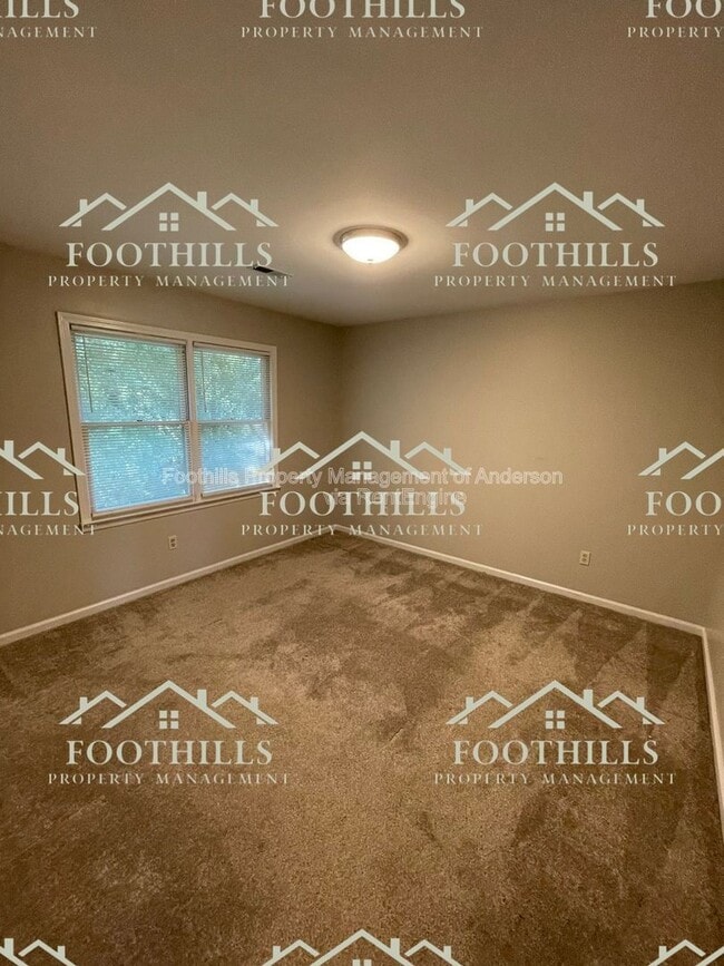 Building Photo - 214 Keithwood Dr