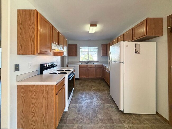 Building Photo - 882 Smith St