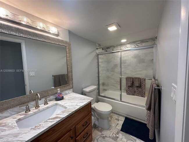 Building Photo - 2555 Collins Ave