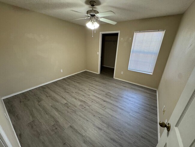 Building Photo - 2 bedroom 2 bath apartment at Clifton Heig...