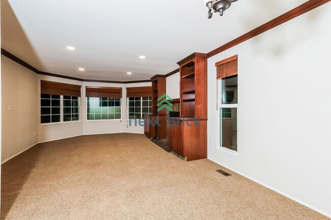 Building Photo - 3 Bed and 2 Bath Stunning Single-family Home is Available for Rent!