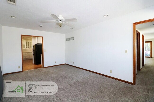 Building Photo - 3180 Wilshire Dr