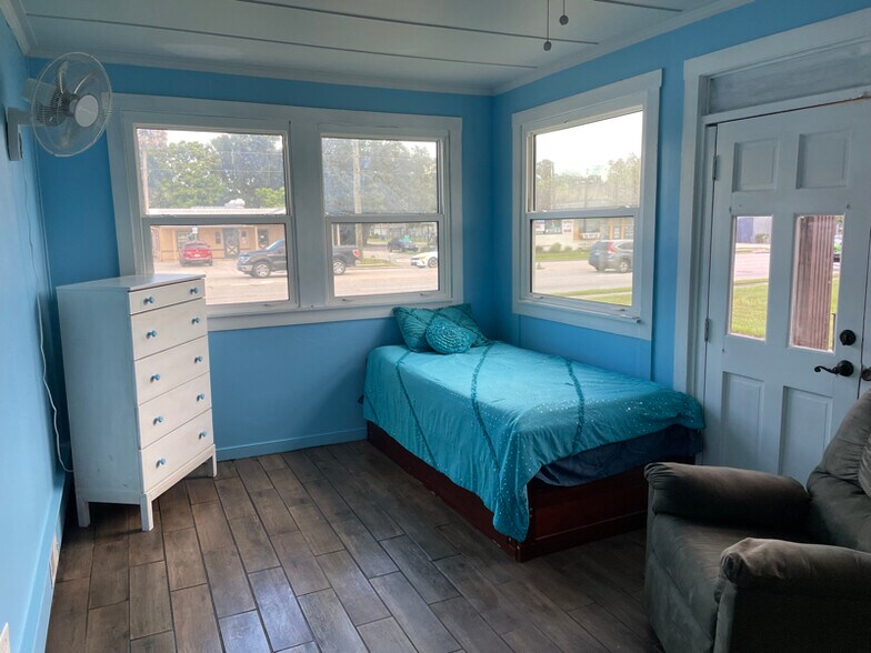 Building Photo - 300 S Spring Garden Ave