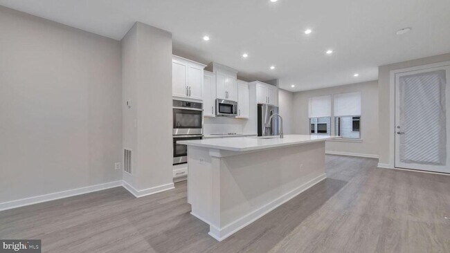 Building Photo - 13170 Arches Rd