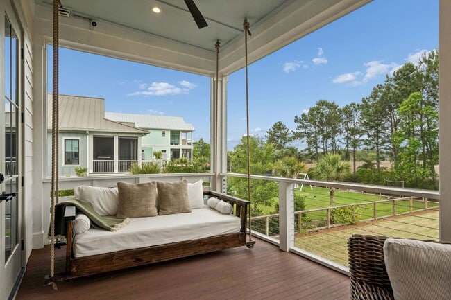 Building Photo - Beautiful 5 Bedroom Marshside Home
